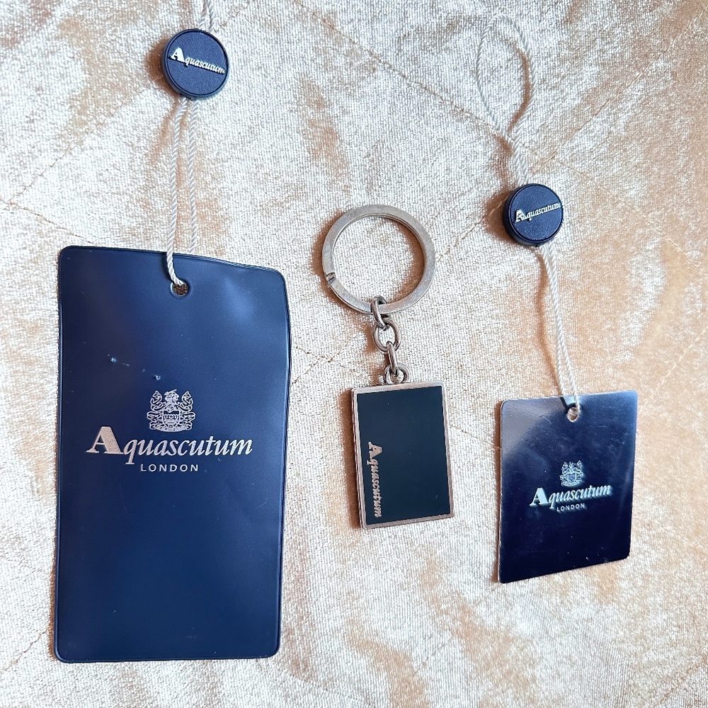Aquascutum silver navy blue enamel keychain